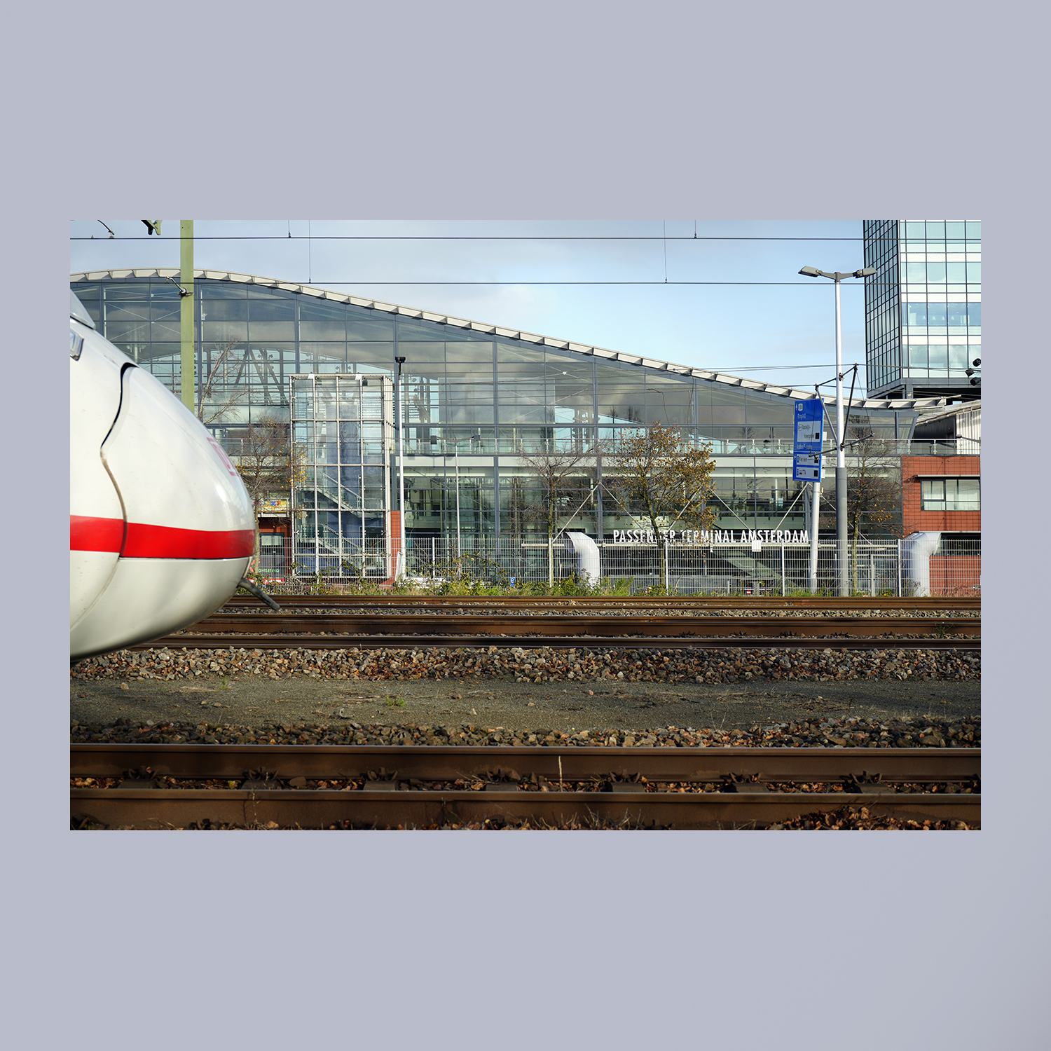 peter roland
        spaans 2022. Amsterdam from the railwaytracks